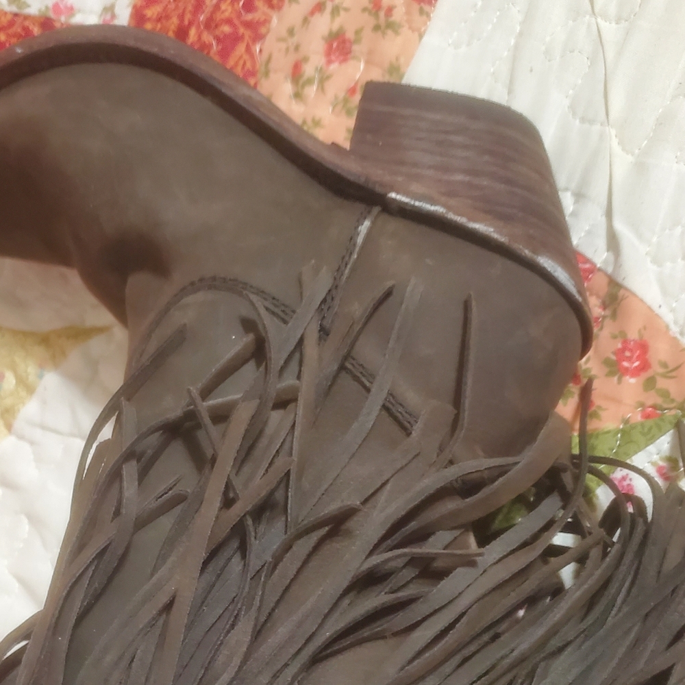 Boots - Picture 8 of 9